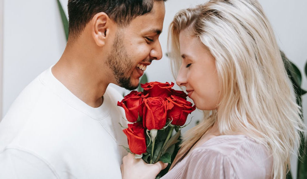 Send Romantic Valentines Gifts to France