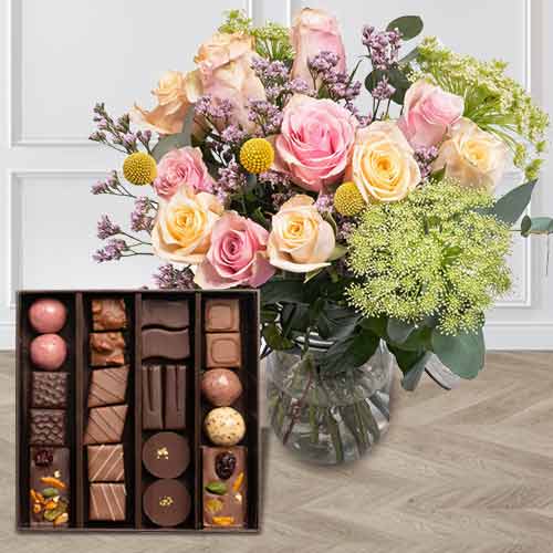 Classic Flower Bouquet With Chocolates-Birthday Flower And Chocolate Gifts For Mom