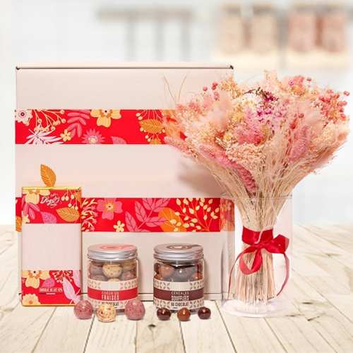 - Bouquet And Chocolates For Mother’s Day | Dried Flower And Chocolates 