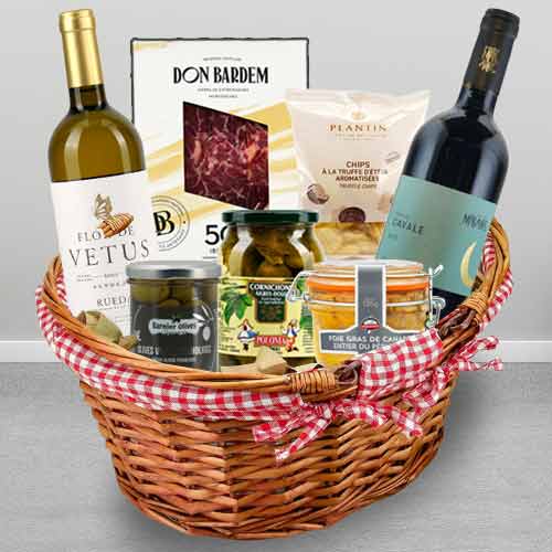 Gastronomic Celebration Basket