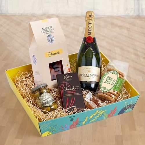 - Elegant Champagne Gift Hamper Delivery | Premium Corporate Treats