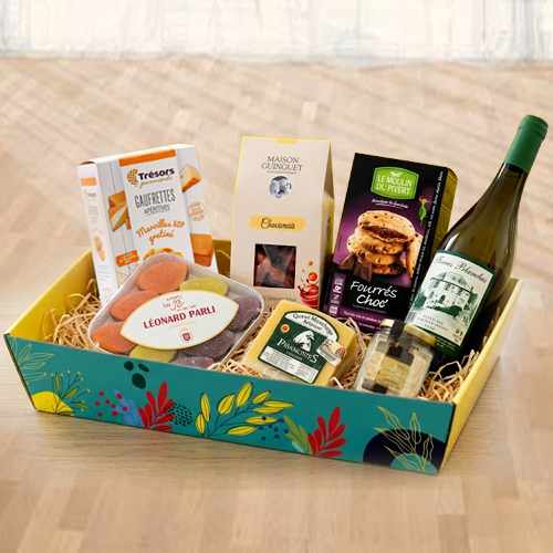 - White Wine & Gourmet Cheese Gift Box Delivery | Deluxe Sweet And Savory