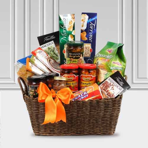 wonderful snacks gift basket Delivery in Kolkata - KolkataOnlineFlorists