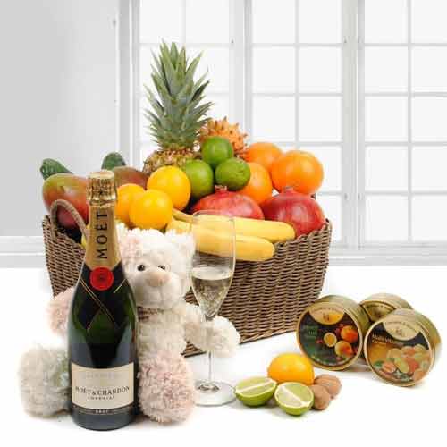 Fruit With Champagne And Candies-Family Gifts To Send For Christmas