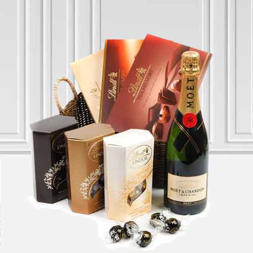 Presentation Of Chocolate And Champagne-Relationship Gift Baskets For Bf