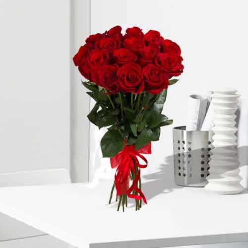 Assorted 15 Red Roses
