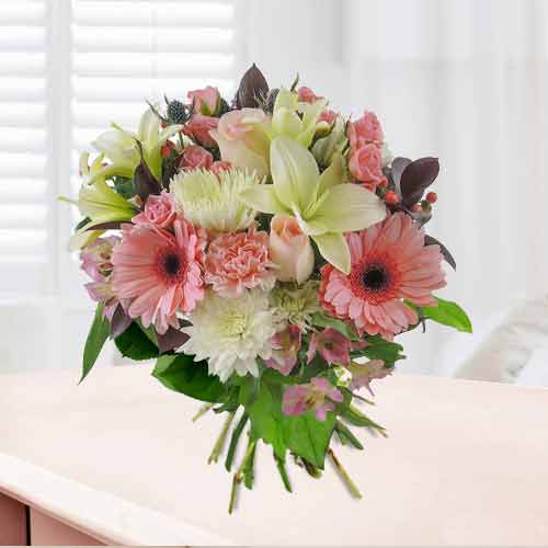 Splendid Flower Bouquet-Online Flowers For Women's Day